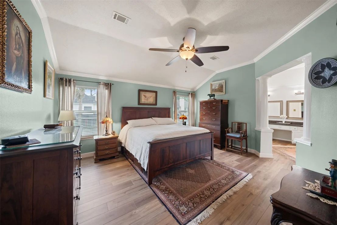 Photo of 16303 Avenplace Road