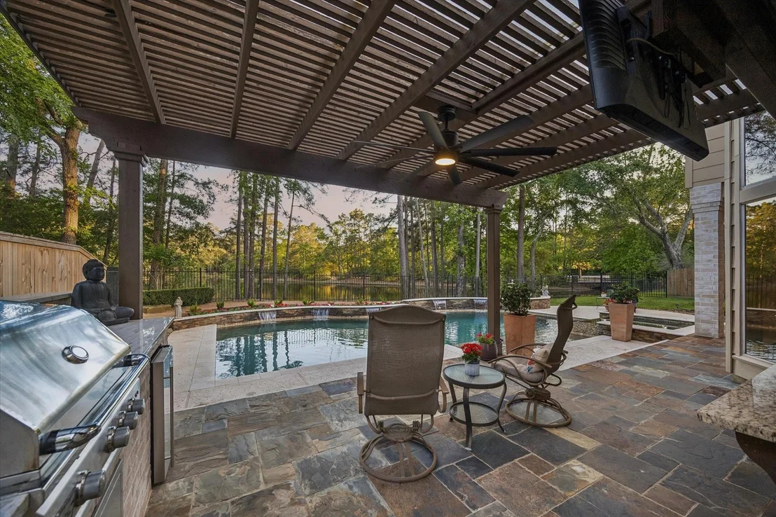 Photo of 6 E Lakemist Circle