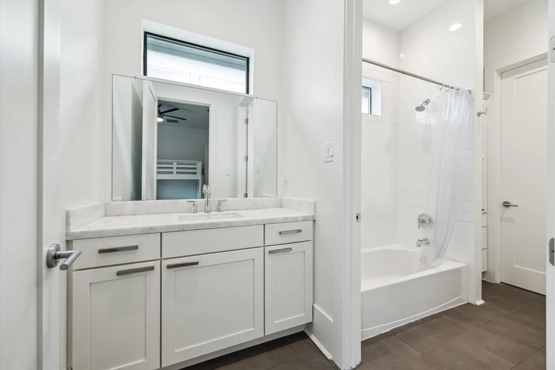 Photo of 1010 Waltway Drive