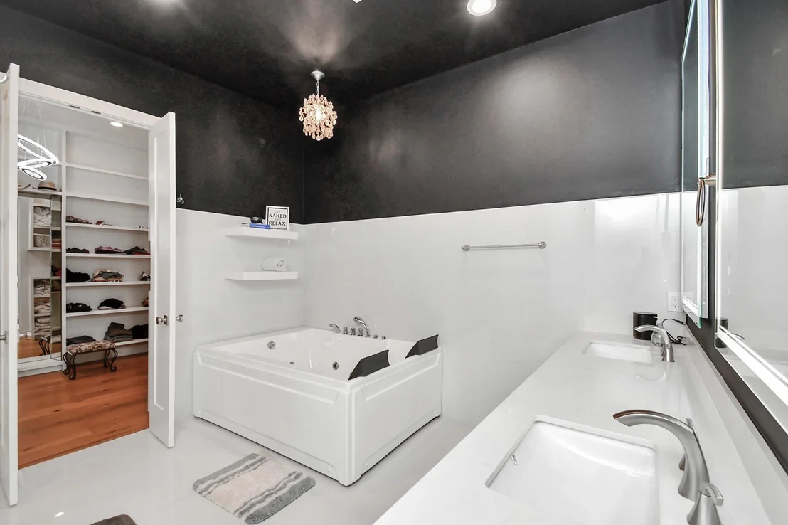 Photo of 2303 Yupon Street
