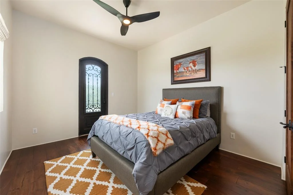Photo of 1404 Hurst Creek Road