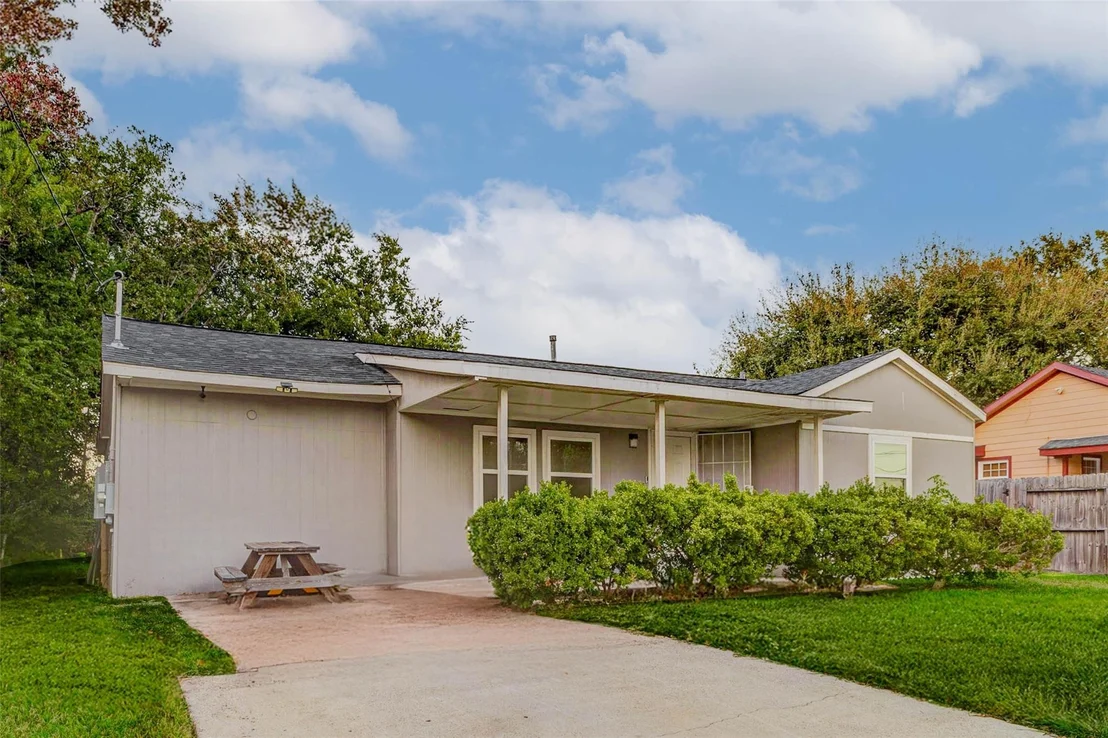 Photo of 907 Whitaker Avenue