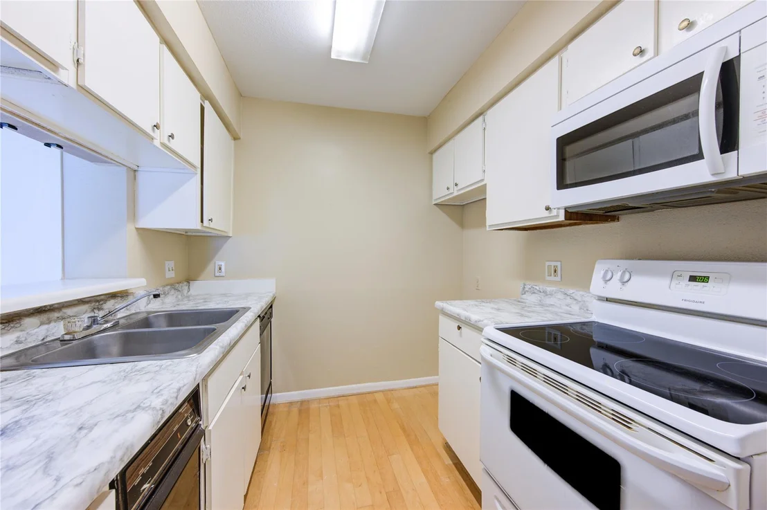 Photo of Unit 21 at 3055 Walnut Bend Lane