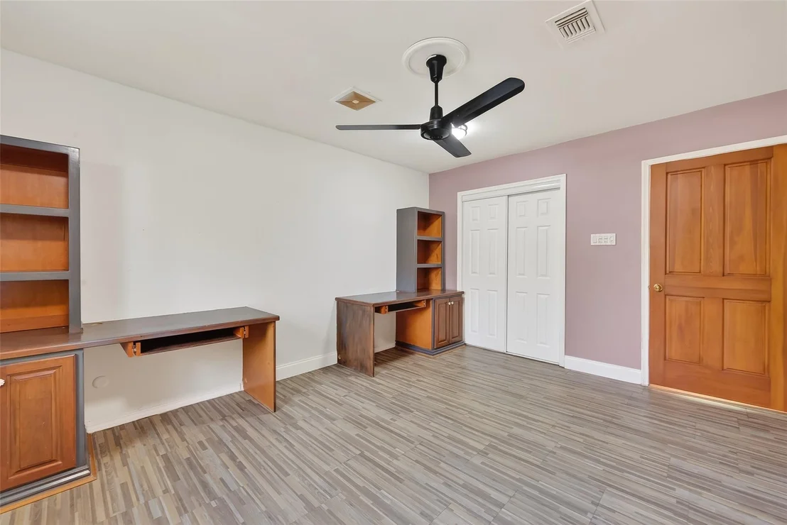 Photo of 906 Pear Tree Lane