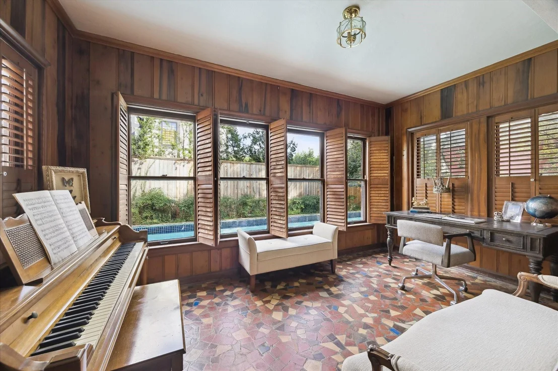 Photo of 2345 Blue Bonnet Boulevard