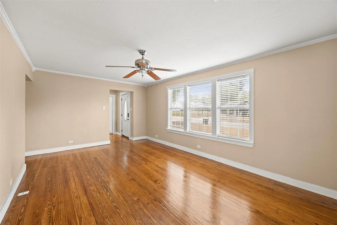 Photo of 906 W First Street
