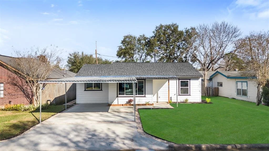 Photo of 1302 Comal Avenue