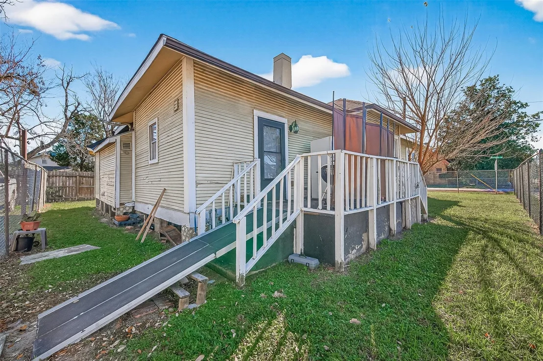 Photo of 1110 Mathis Street