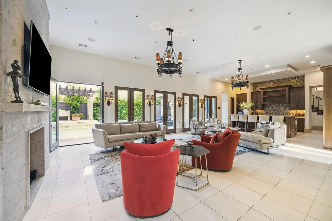 Photo of 322 Crestwood Drive