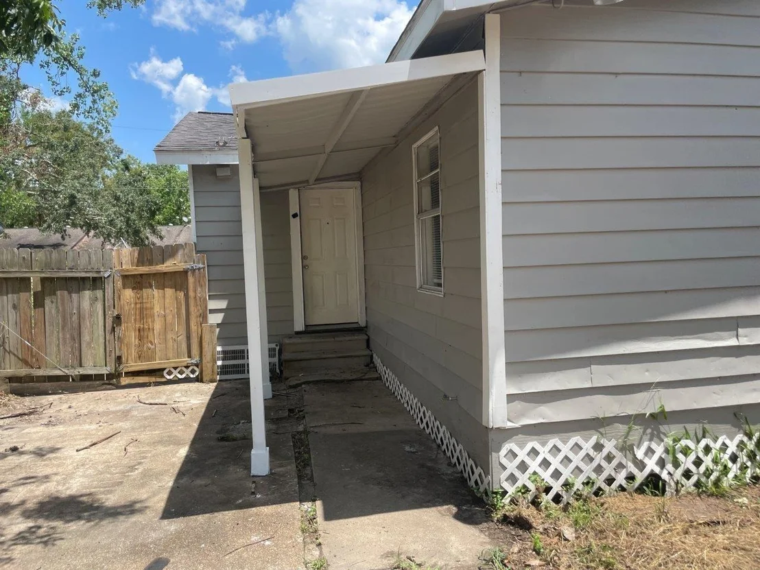 Photo of 905 N Arcola Street