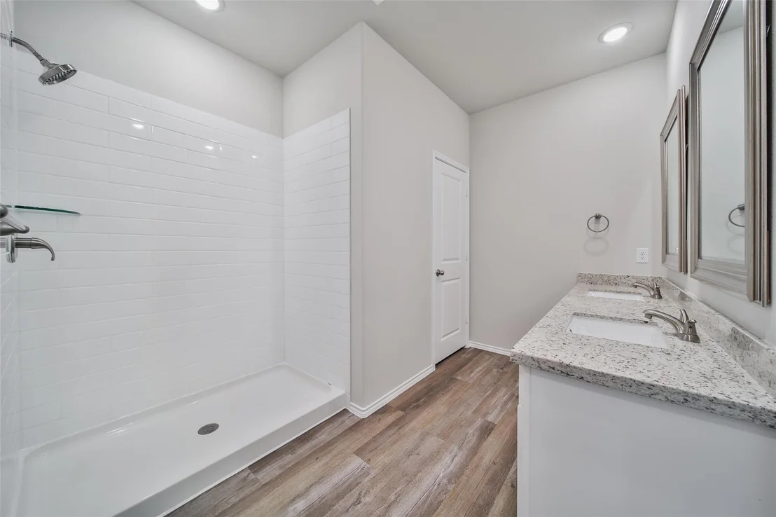 Photo of 1410 Glenoaks Drive