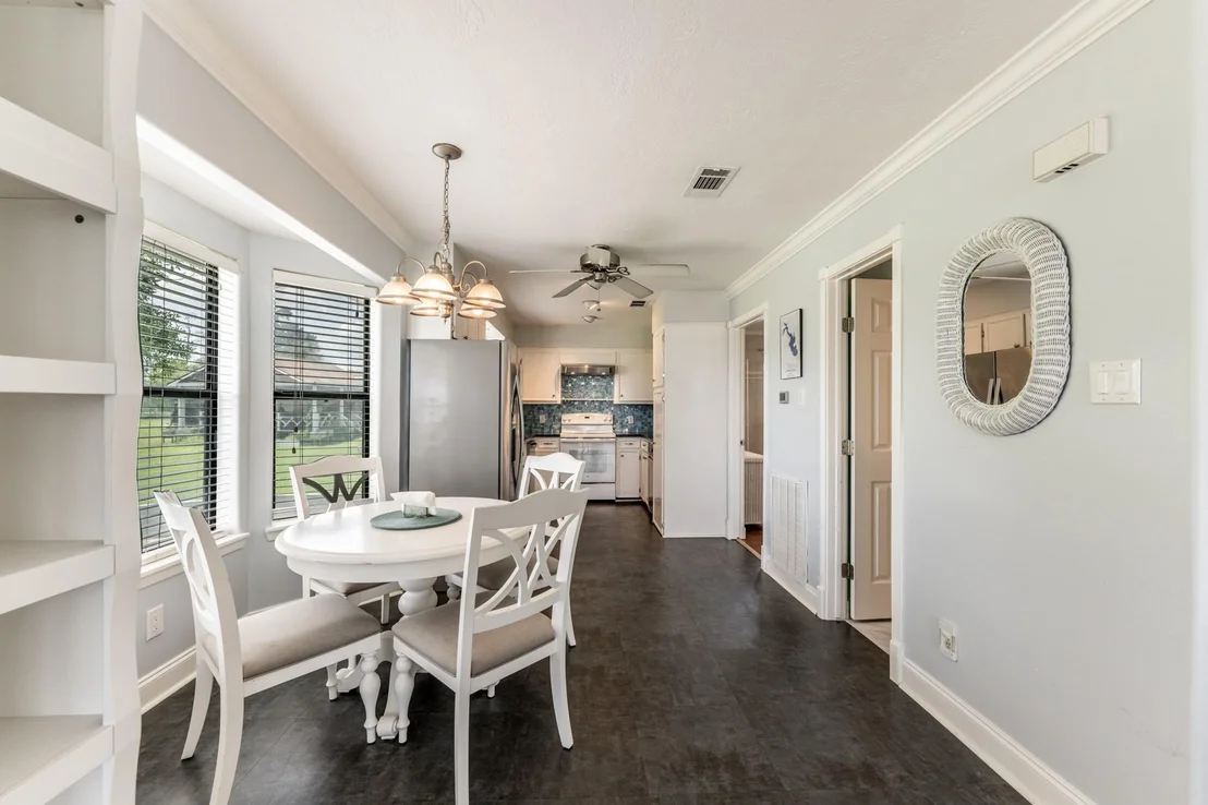 Photo of 180 W Lake Circle