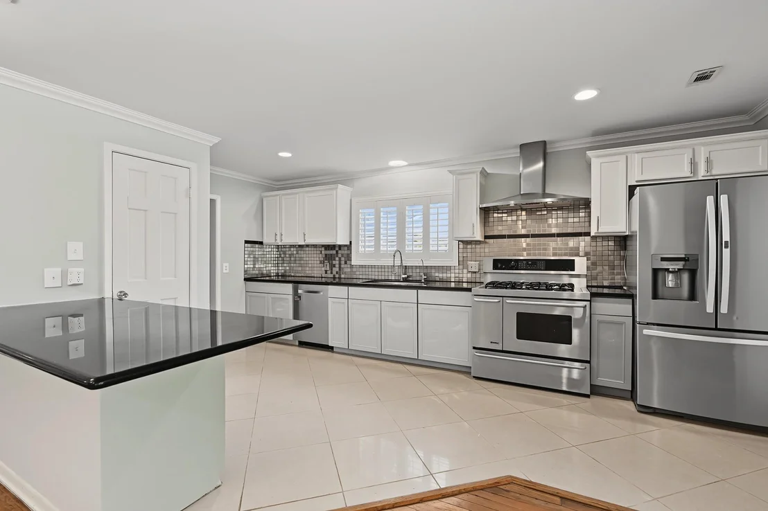 Photo of 5616 Pine Street