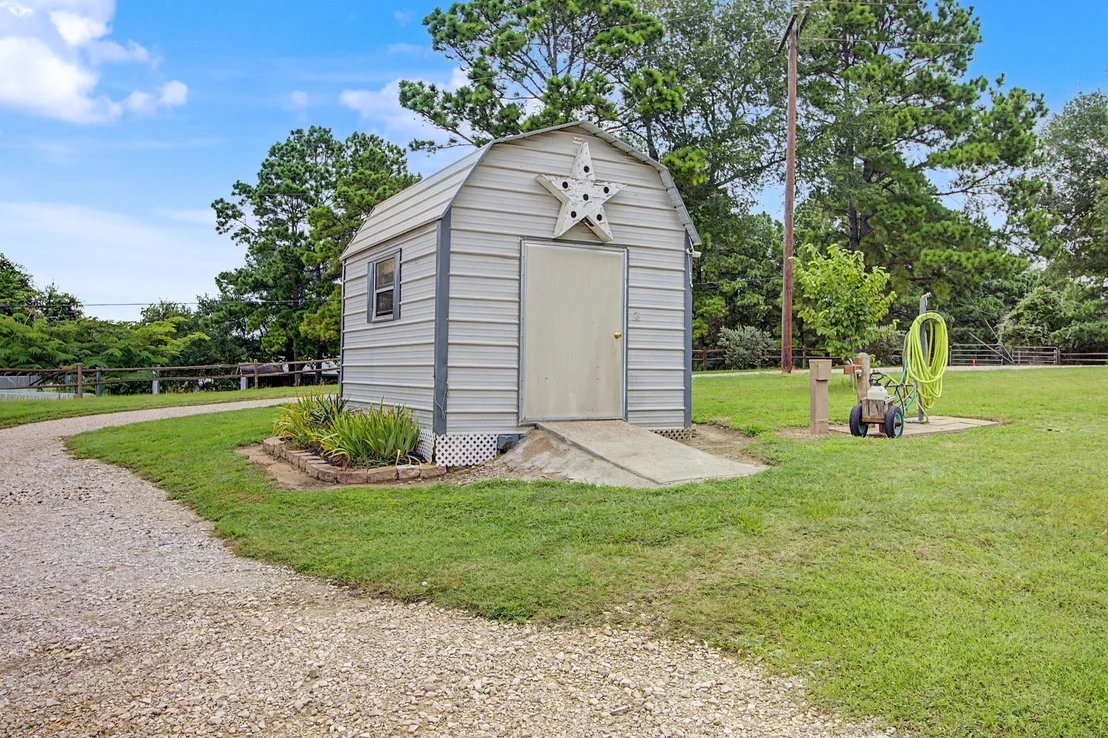 Photo of 637 Lakeview Drive
