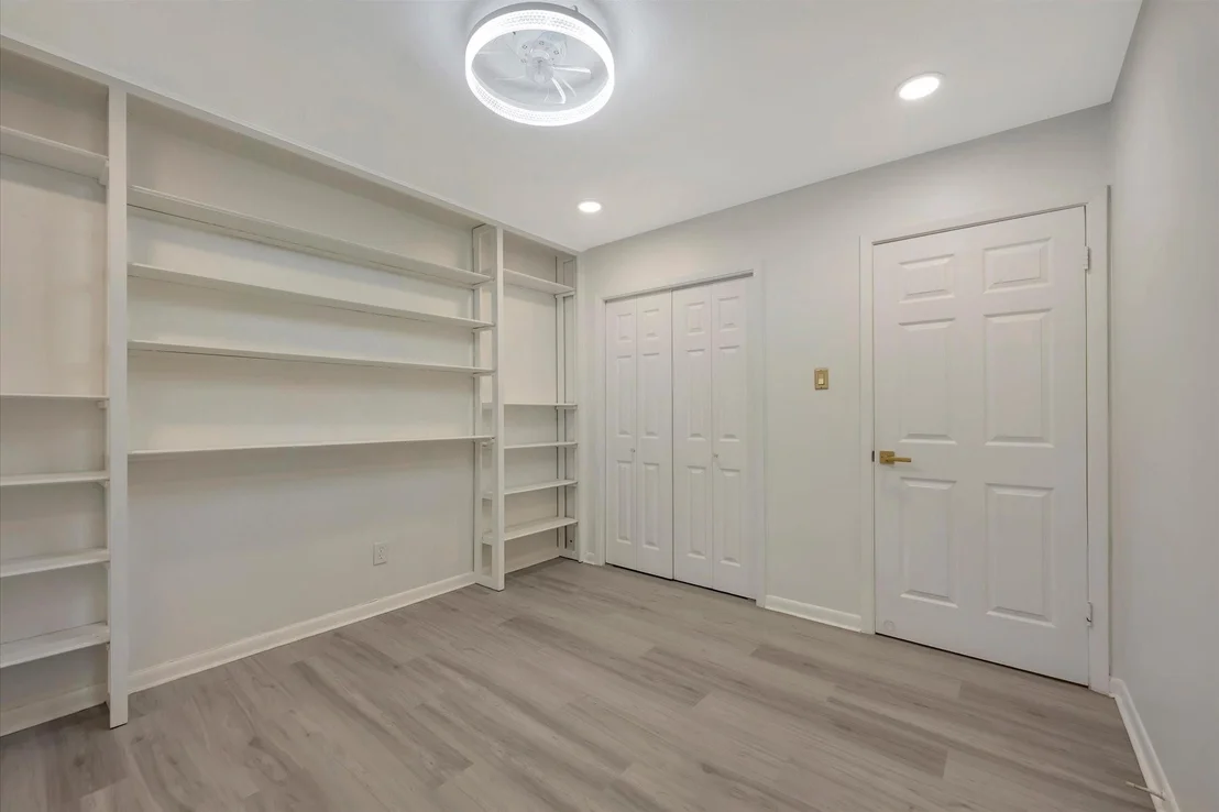 Photo of 910 Beachcomber Lane