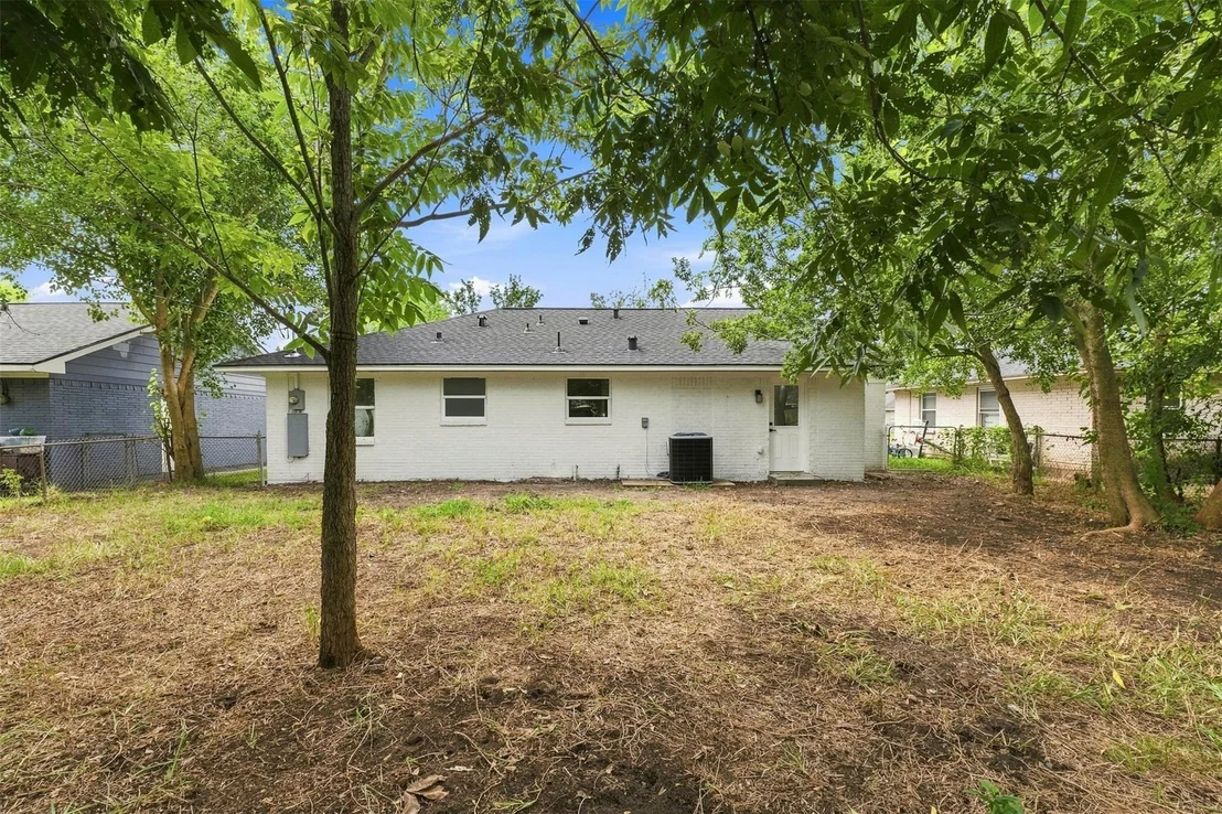 Photo of 3017 Cedarcrest Drive