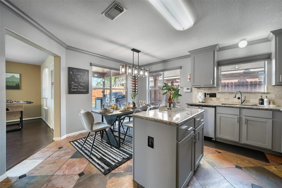 Photo of 507 Northvalley Drive