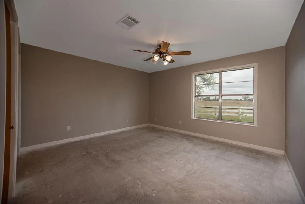 Photo of 587 Seakist Road