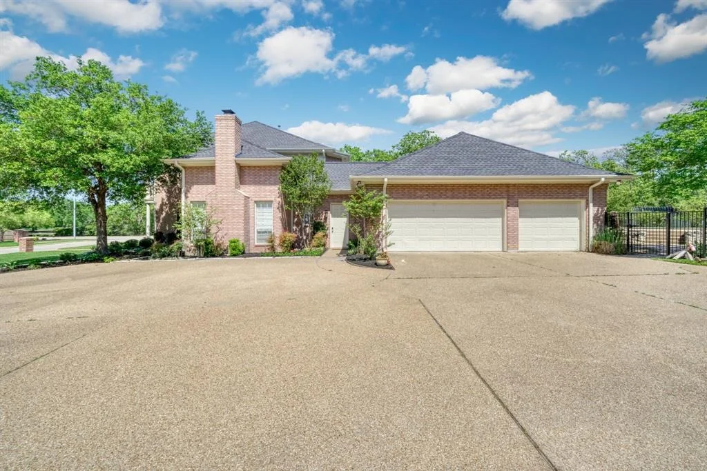 Photo of 4304 Hyde Park Lane