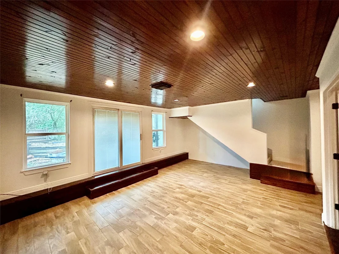 Photo of 823 Wycliffe Drive