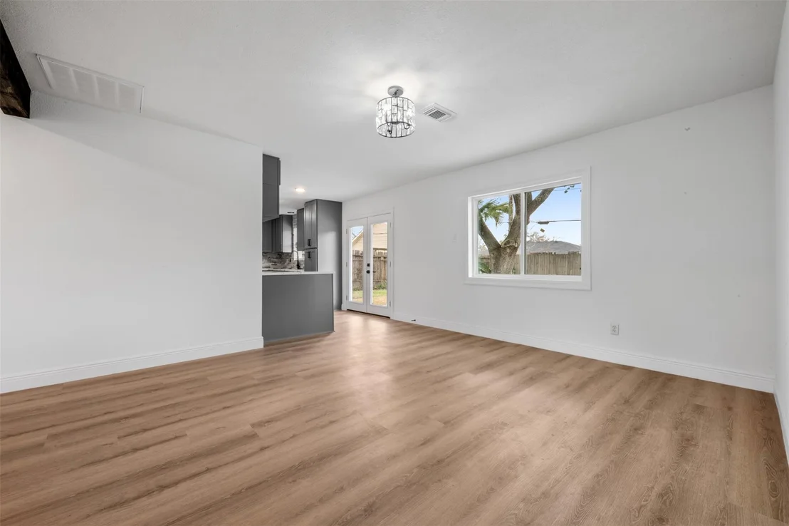 Photo of 5734 Farwell Drive