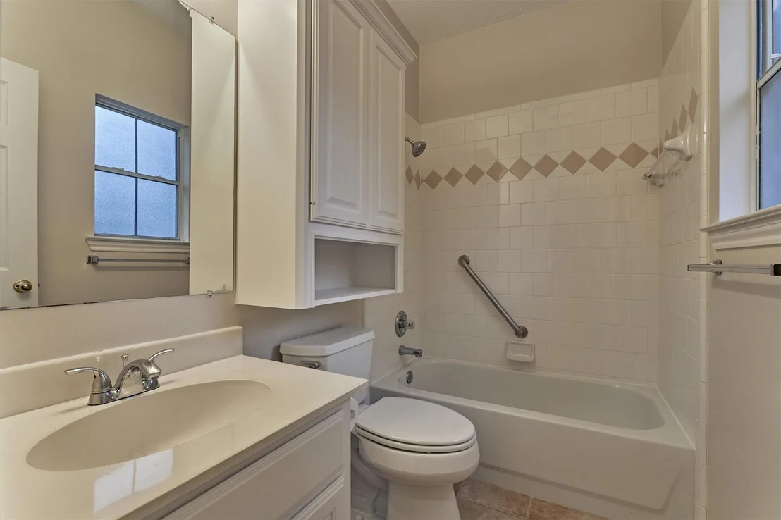 Photo of 16707 Avenfield Road