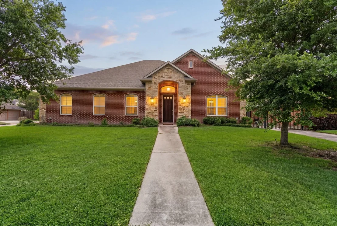 Photo of 2329 Willowby Drive