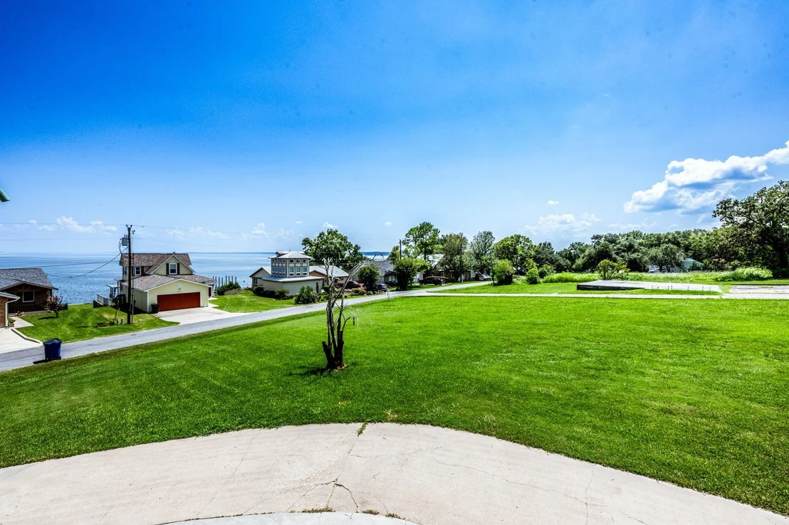 Photo of 180 W Lake Circle