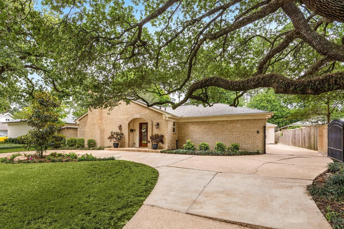 Photo of 1803 Briarpark Drive