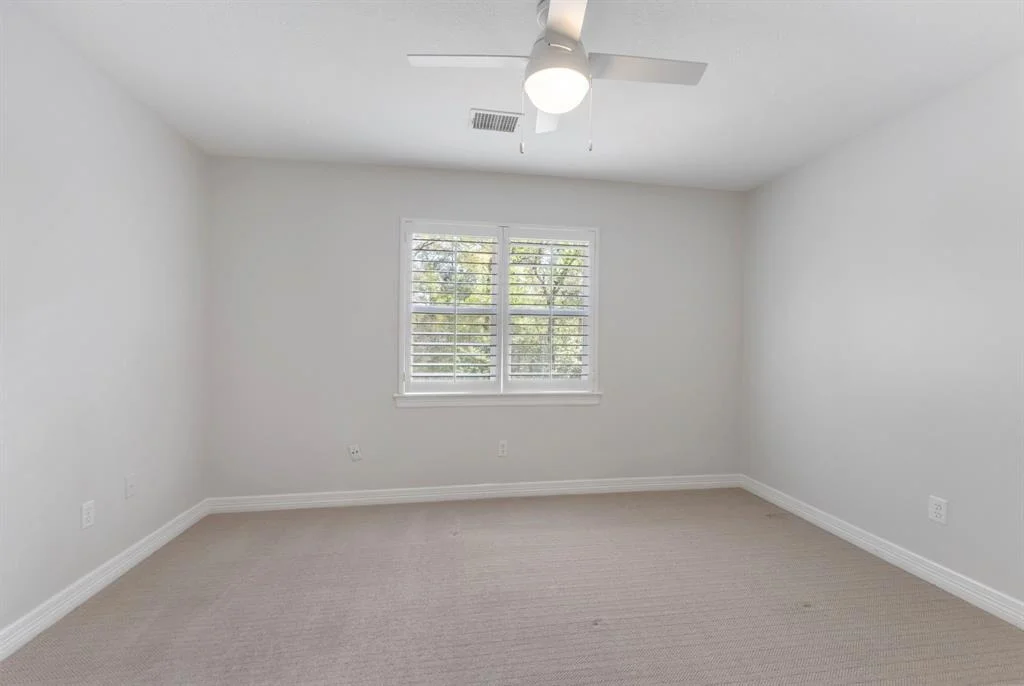 Photo of 38 E Shadowpoint Circle