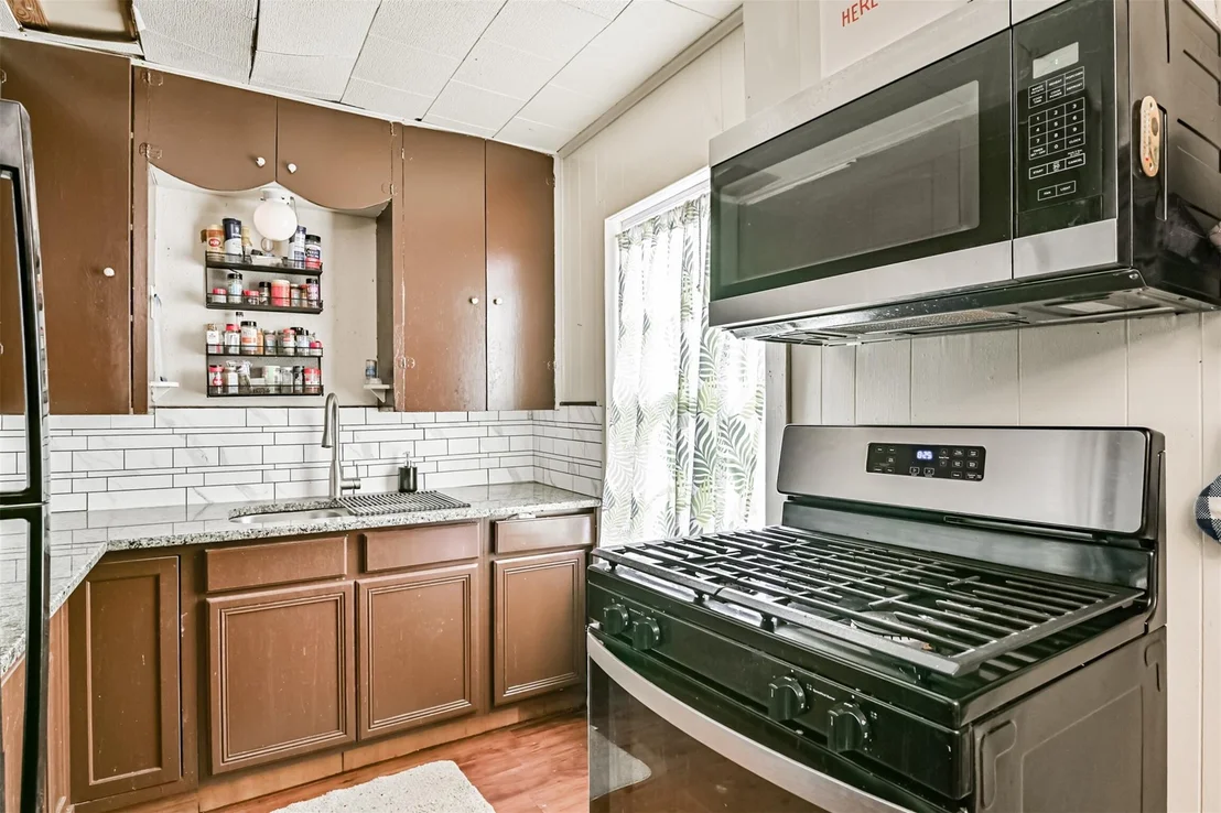 Photo of 707 W 5th Street
