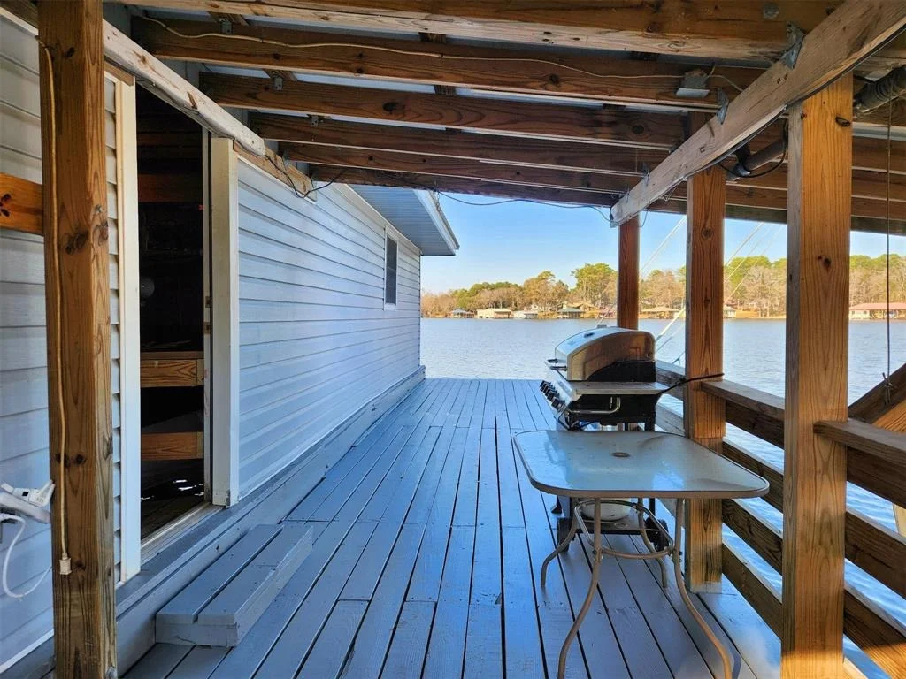 Photo of 15490 Lakeside Drive