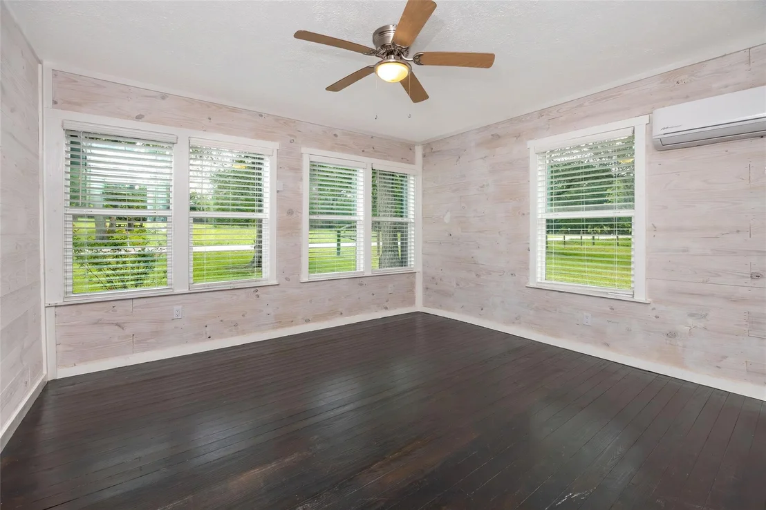 Photo of 2283 Tigerpoint Road