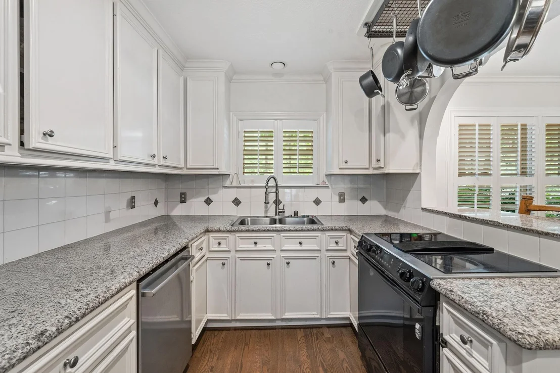 Photo of 6111 Wakeforest Avenue
