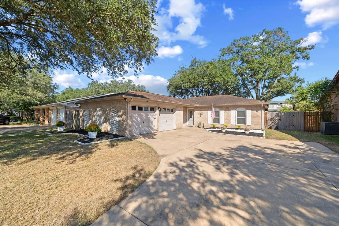 Photo of 2516 Village Circle Drive