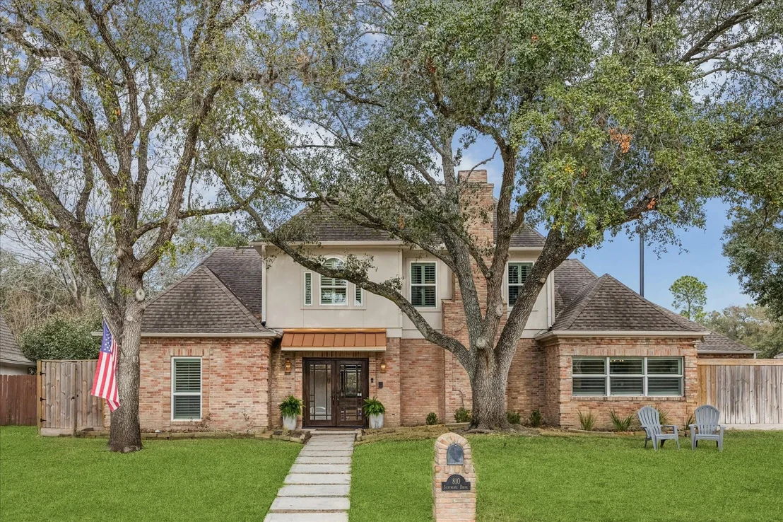 Photo of 810 Silvergate Drive