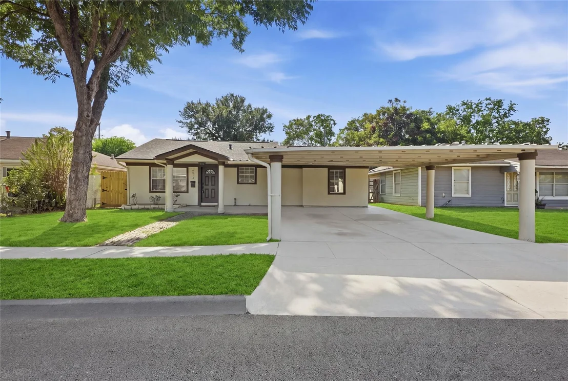 Photo of 2418 Huntington Drive
