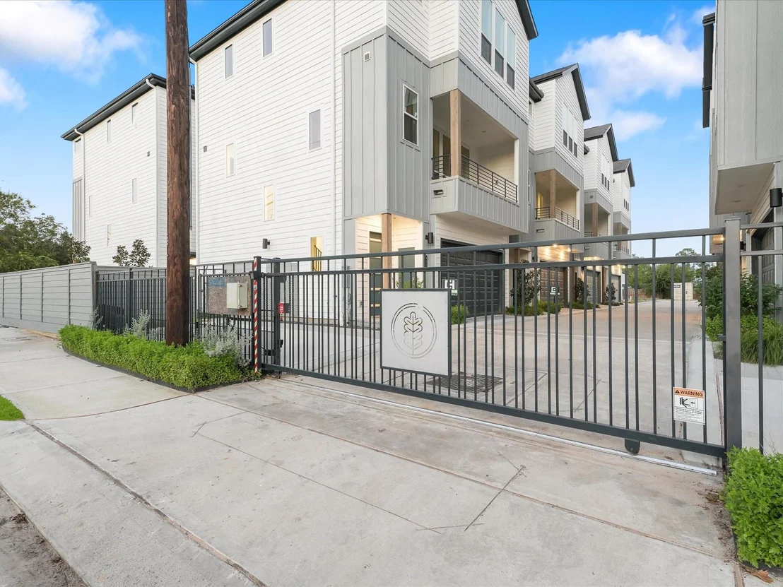 Photo of 4848 Pinemont Drive