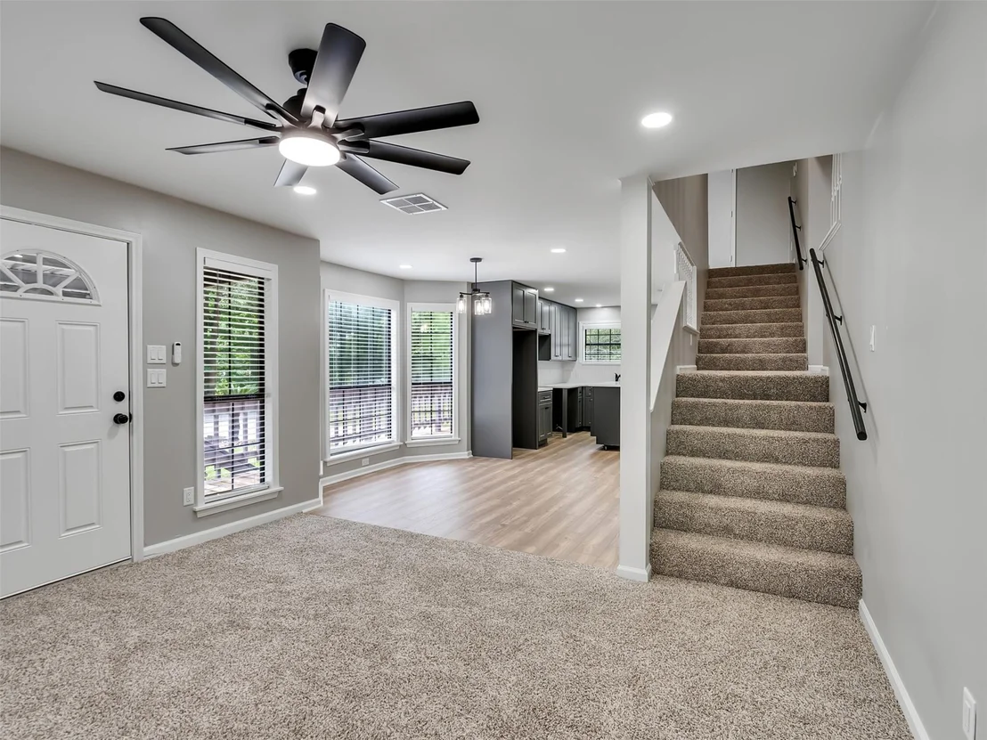 Photo of 351 White Oak Drive