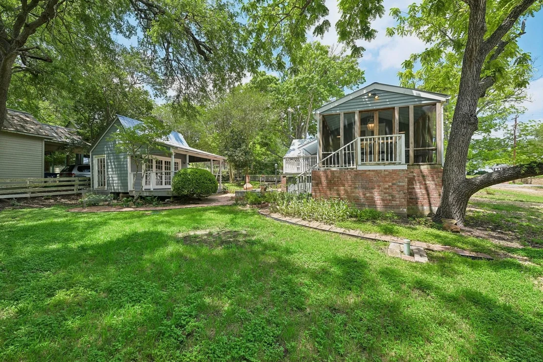 Photo of 4925 Main Street