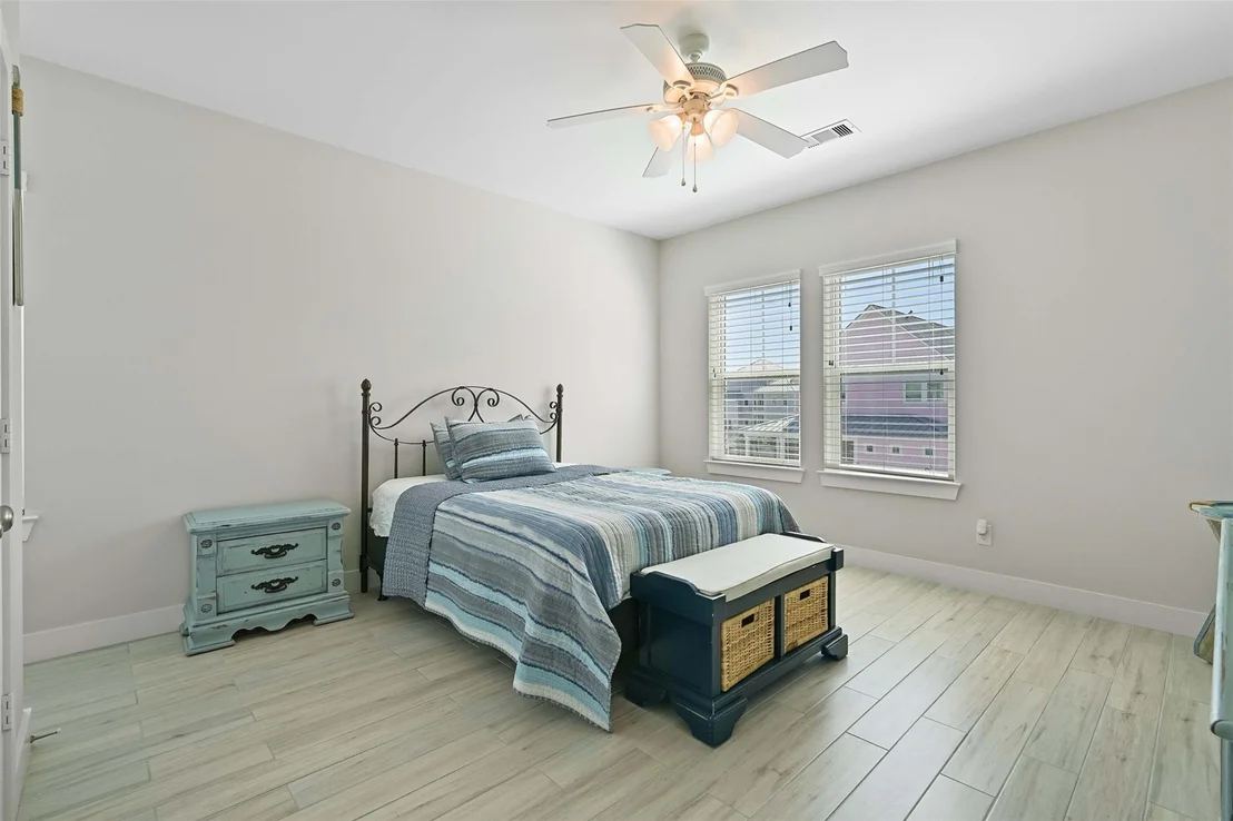 Photo of 3827 Neptune