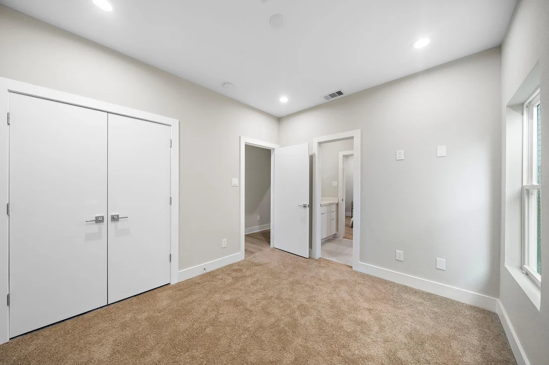 Photo of 8320 Curry Road