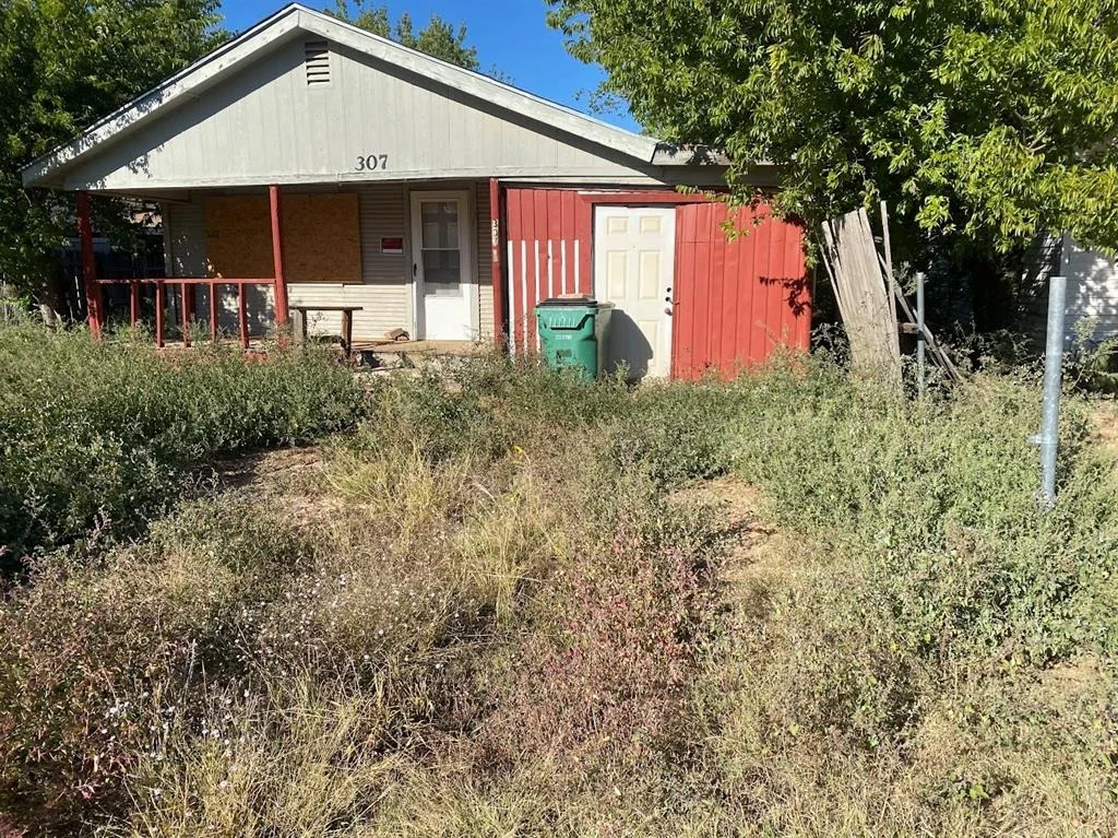 Photo of 307 E Summit Avenue