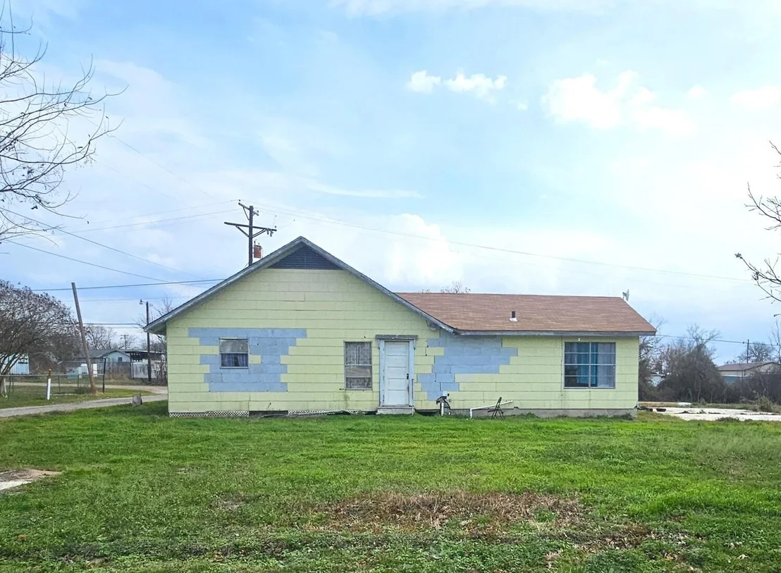 Photo of 302 Southern Oaks Drive