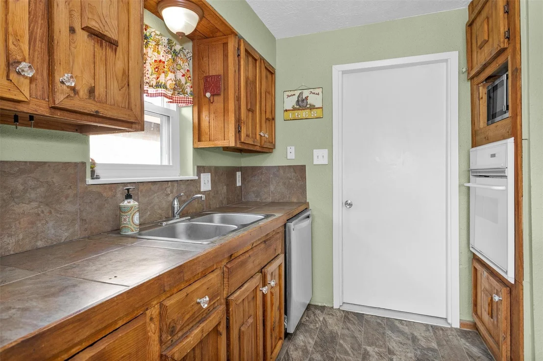 Photo of 8422 Oakhaven Road