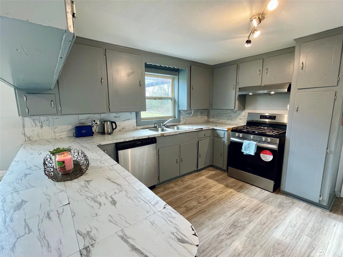 Photo of 2504 Davisville Road Road