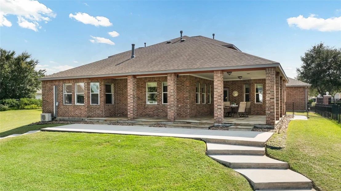 Photo of 5442 Lakeshore Drive