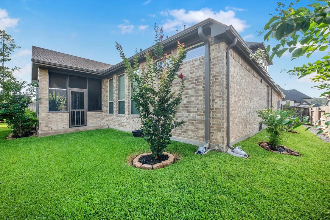 Photo of 915 Falcon Hollow Lane