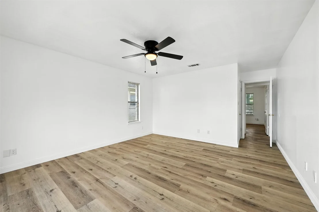 Photo of 1046 Lake View Drive