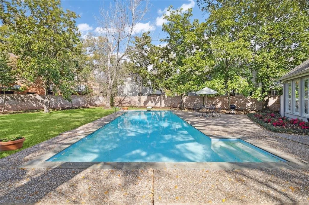 Photo of 3016 Chevy Chase Drive